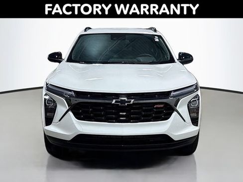Used 2024 Chevrolet Trax RS w/ Driver Confidence Package FWD image 2