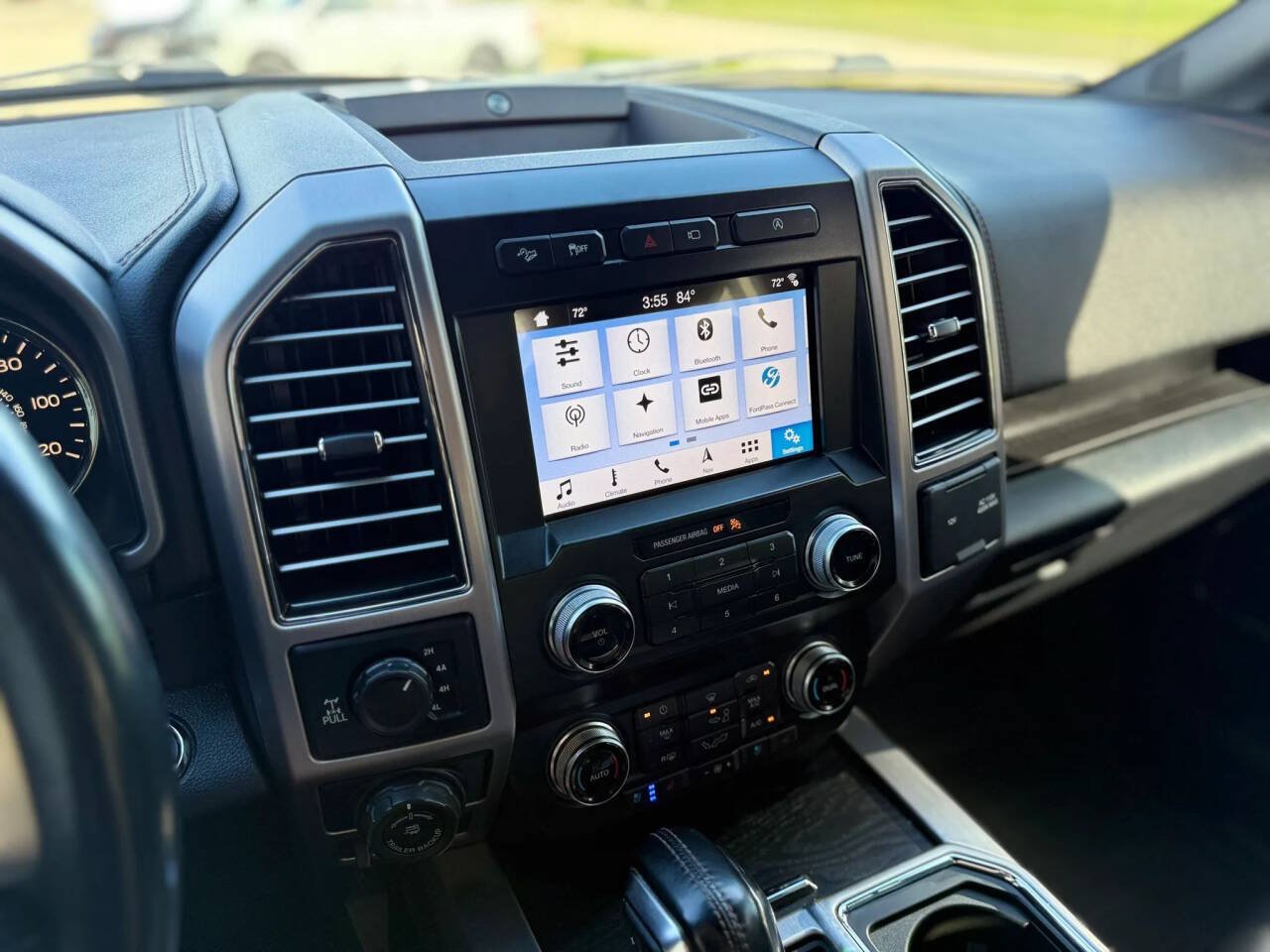Used 2019 Ford F150 Platinum w/ Equipment Group 701A Luxury AWD/4WD image 22