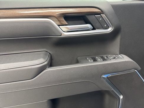 Used 2025 Chevrolet Silverado 1500 LT image 9