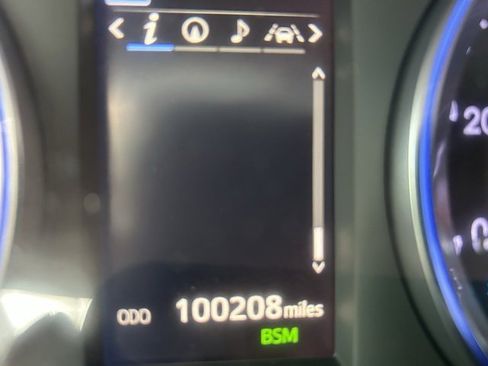 Used 2019 Toyota Highlander XLE image 16