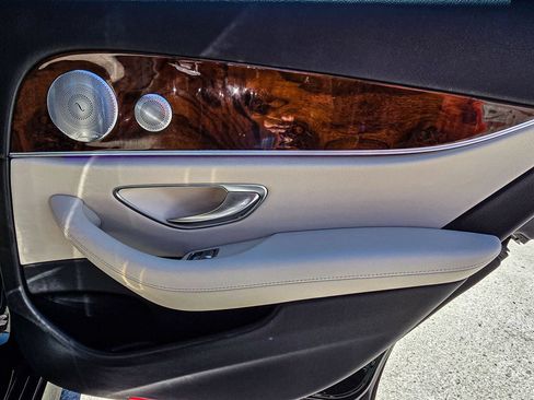 Used 2018 Mercedes-Benz E 400 4MATIC Sedan image 38