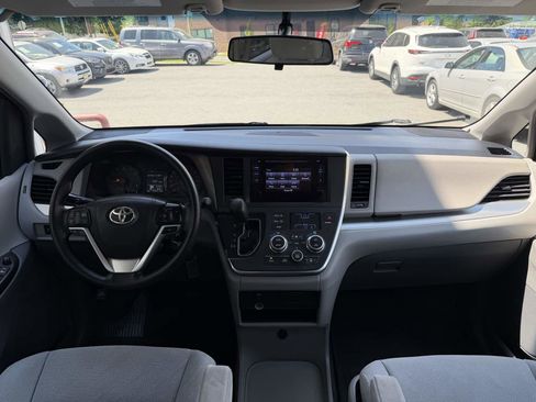 Used 2016 Toyota Sienna L FWD image 15