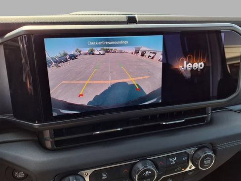 Used 2025 Jeep Wrangler Unlimited Rubicon AWD/4WD image 6