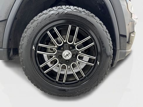 Used 2018 Jeep Grand Cherokee Laredo AWD/4WD image 49