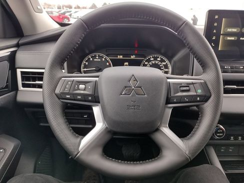 New 2026 Mitsubishi Outlander SE image 6