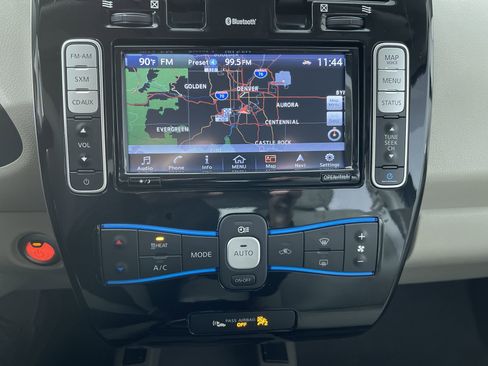 Used 2016 Nissan Leaf SV image 20