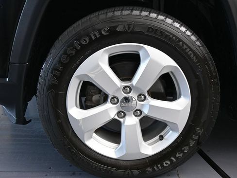 Used 2018 Jeep Compass Latitude w/ Popular Equipment Group AWD/4WD image 28