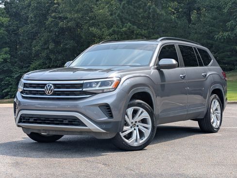 Used 2021 Volkswagen Atlas SE w/ Panoramic Sunroof Package FWD image 4