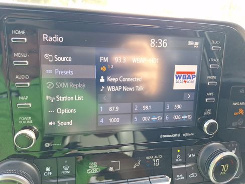Used 2021 Toyota Highlander XLE FWD image 24