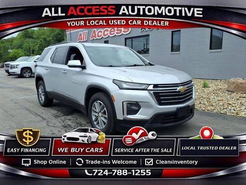 Used 2022 Chevrolet Traverse LT w/ LPO, Cargo Package FWD image 2