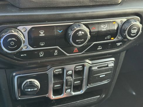 Used 2022 Jeep Wrangler Unlimited Sport image 16