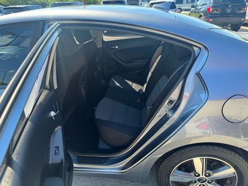 Used 2018 Kia Forte S w/ S Technology Plus Package FWD image 11