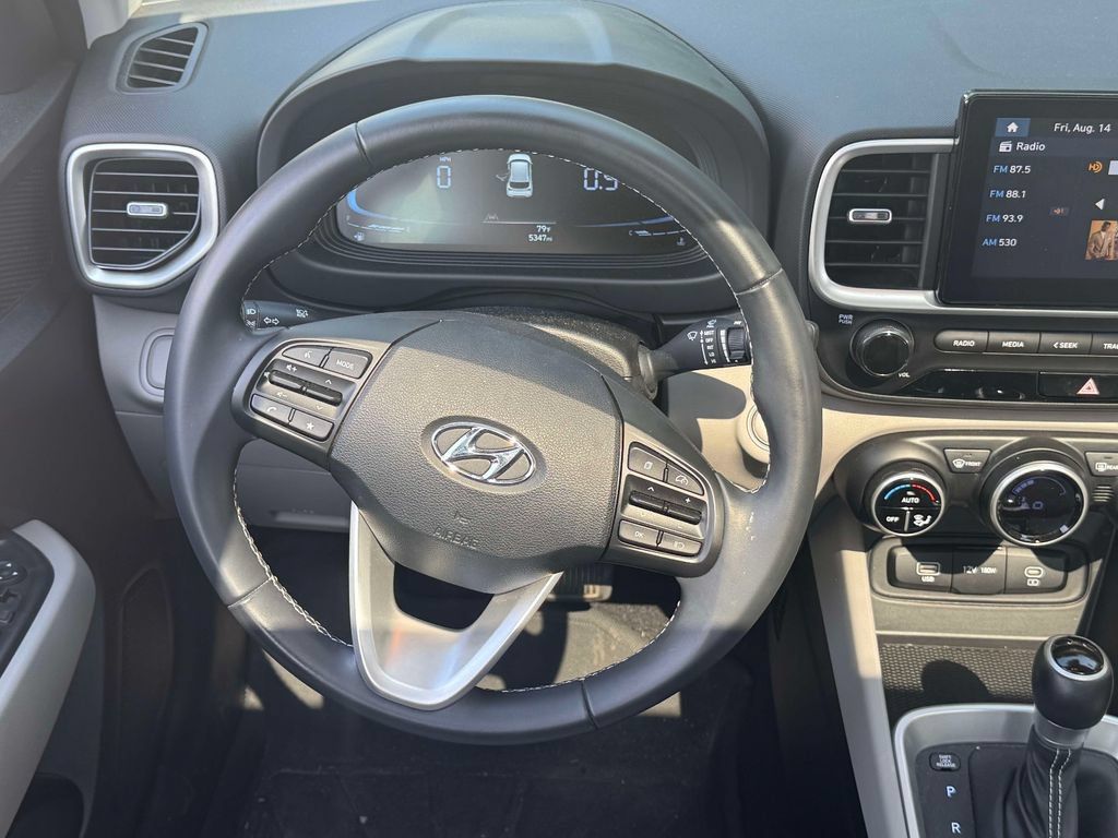 Used 2024 Hyundai Venue SEL FWD image 13