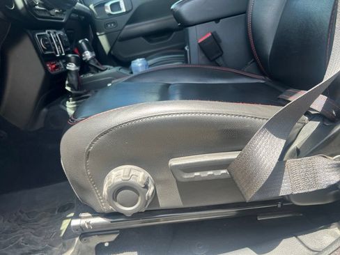 Used 2021 Jeep Wrangler Unlimited Rubicon AWD/4WD image 15