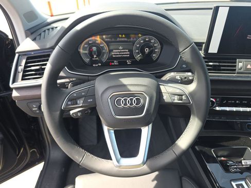 Used 2025 Audi Q5 e Premium Plus w/ Premium Plus Package image 2