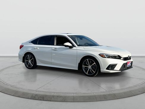 Used 2022 Honda Civic Touring image 2