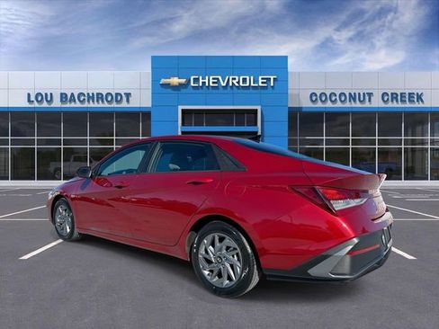 Used 2023 Nissan Rogue SV image 6