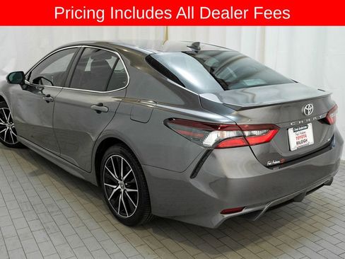Used 2023 Toyota Camry SE w/ Convenience Package FWD image 3