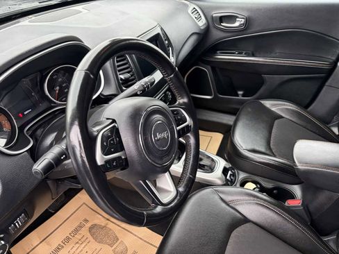 Used 2020 Jeep Compass Latitude w/ Cold Weather Group AWD/4WD image 12