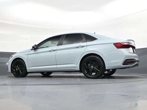 Used 2025 Volkswagen Jetta SE image 30