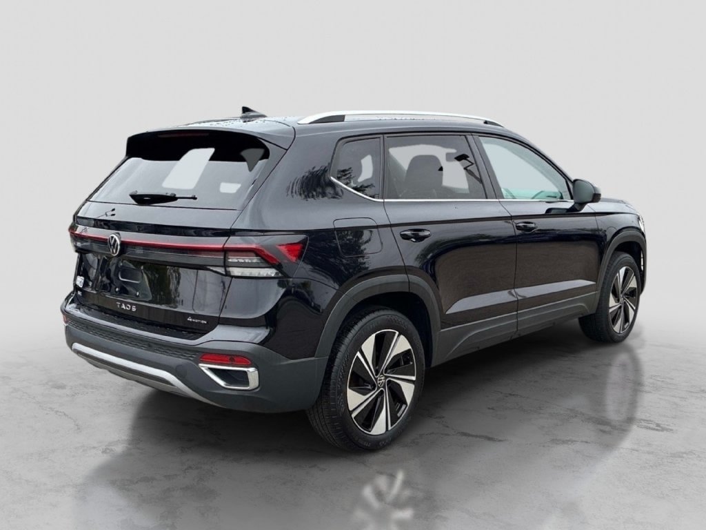 Certified 2025 Volkswagen Taos SE AWD/4WD image 7