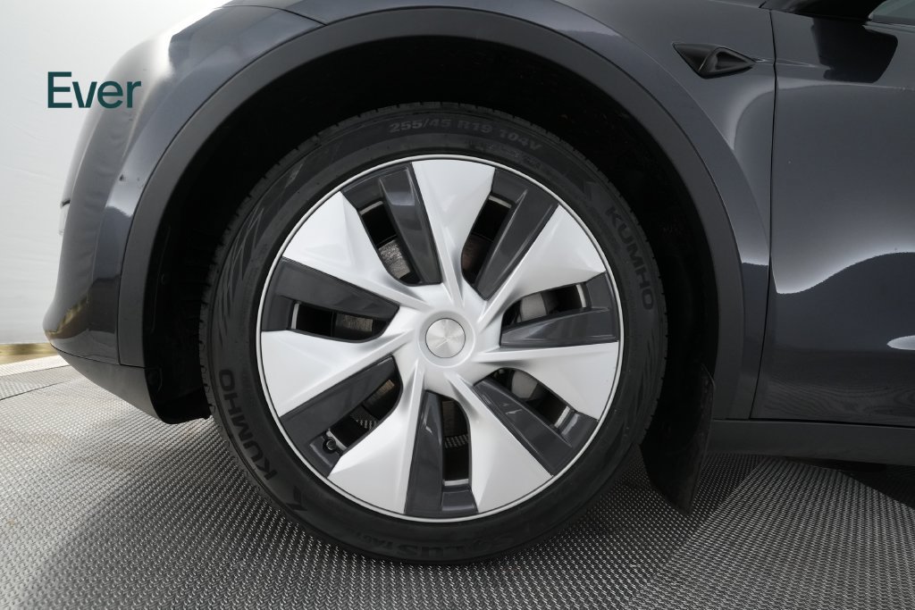 Used 2024 Tesla Model Y Long Range AWD/4WD image 20