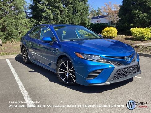 Used 2020 Toyota Camry SE w/ Sunroof Package image 1