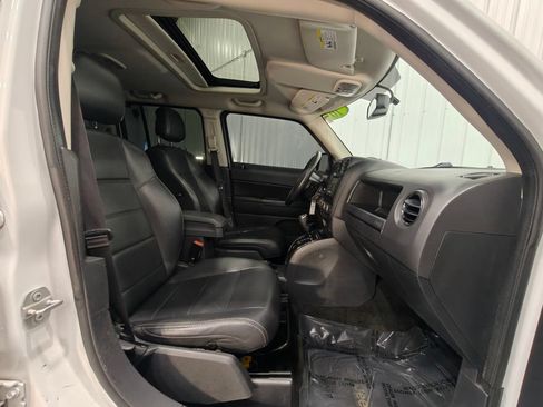 Used 2016 Jeep Patriot High Altitude AWD/4WD image 18