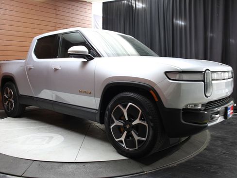Used 2023 Rivian R1T Adventure image 9
