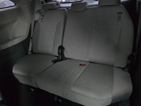 Certified 2023 Toyota Sienna LE image 20