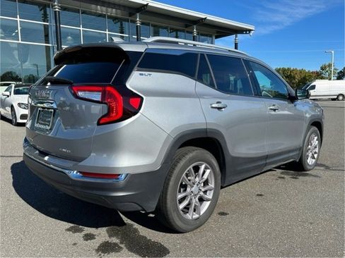 Used 2024 GMC Terrain SLT image 5
