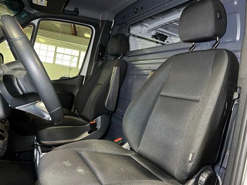 Used 2025 Mercedes-Benz Sprinter 2500 image 25