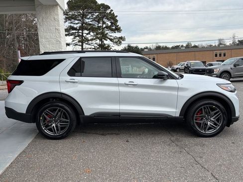 New 2026 Ford Explorer ST-Line w/ ST-Line Street Pack image 20
