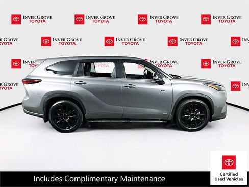 Certified 2025 Toyota Highlander XLE image 4