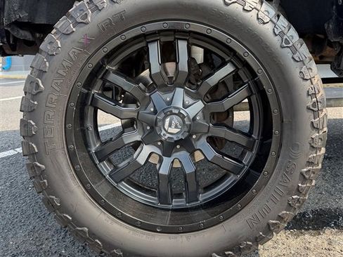 Used 2016 GMC Sierra 2500 Denali w/ Duramax Plus Package AWD/4WD image 11