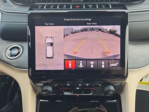 New 2025 Jeep Grand Cherokee Limited w/ Luxury Tech Group II image 20