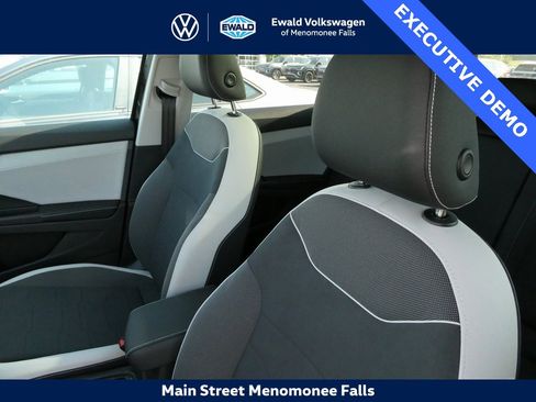 Used 2025 Volkswagen Taos SE image 35