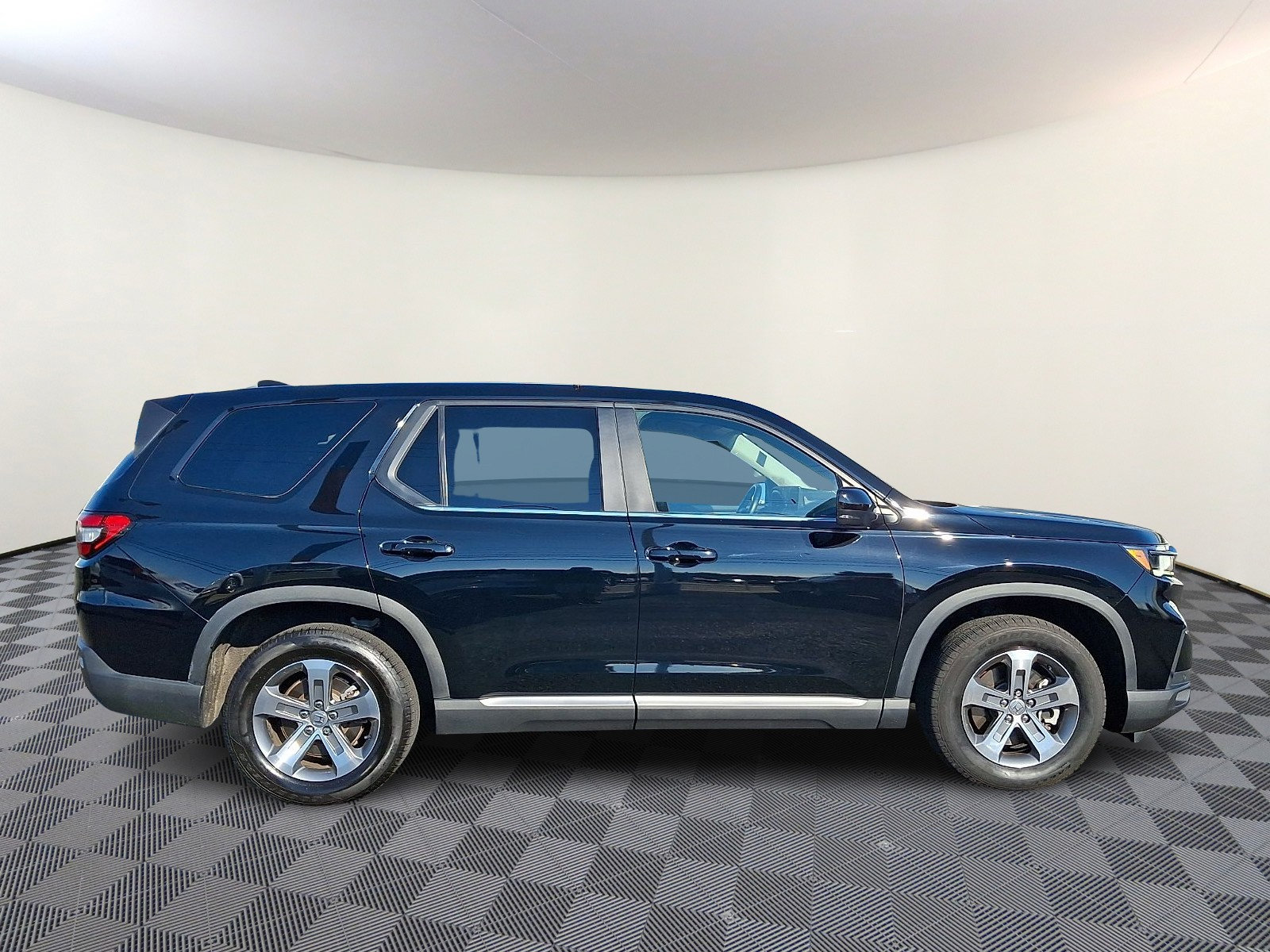 Used 2023 Honda Pilot EX-L image 8