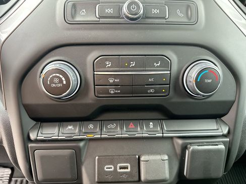 Used 2024 Chevrolet Silverado 1500 Custom image 10