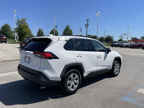 Used 2021 Toyota RAV4 LE FWD image 6