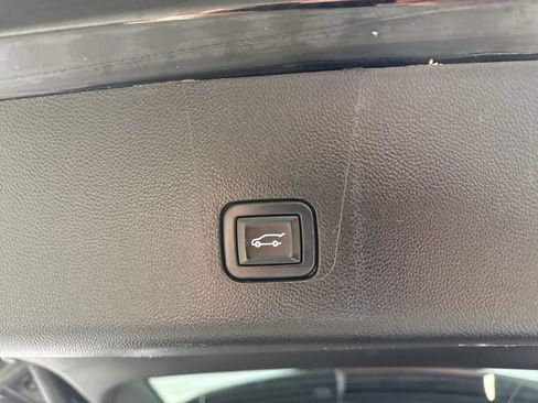 Used 2021 Chevrolet Traverse LT w/ LPO, Floor Liner Package AWD/4WD image 34