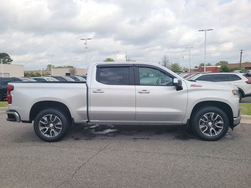 Used 2021 Chevrolet Silverado 1500 LT AWD/4WD image 2