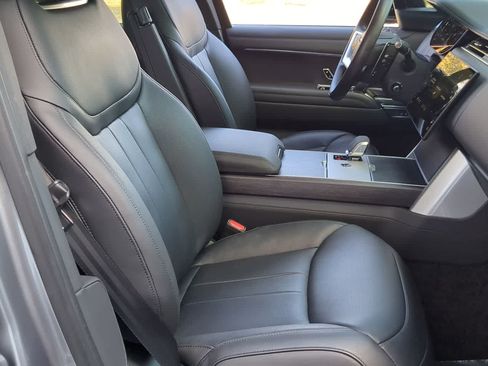 Certified 2025 Land Rover Range Rover SE AWD/4WD image 24