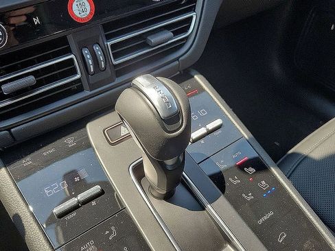 Used 2024 Porsche Macan Turbo image 15