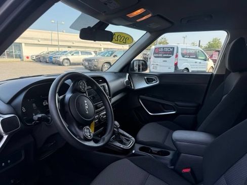 Used 2024 Kia Soul LX w/ Option Group 015 FWD image 6