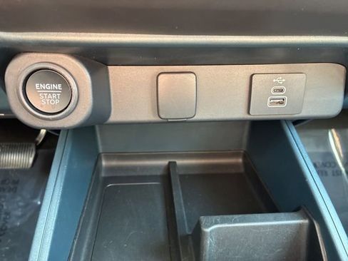 Used 2025 Ford Maverick Lobo AWD/4WD image 35