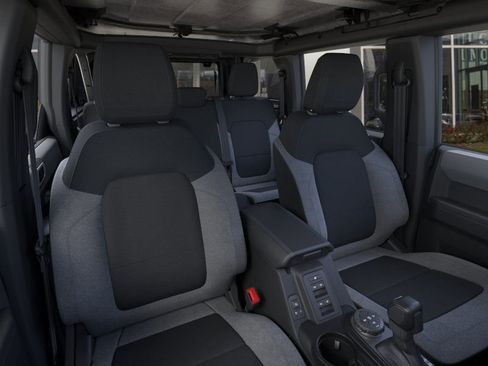 New 2025 Ford Bronco 4-Door image 32