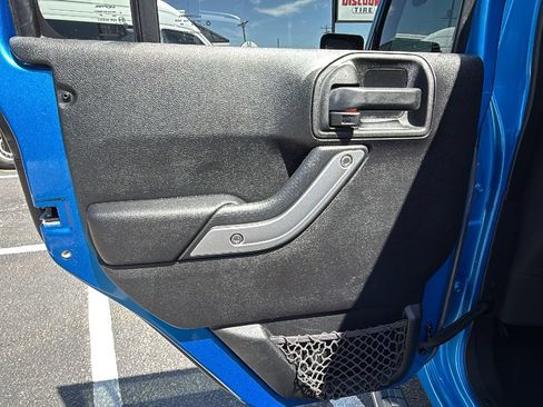 Used 2015 Jeep Wrangler Unlimited Rubicon AWD/4WD image 11