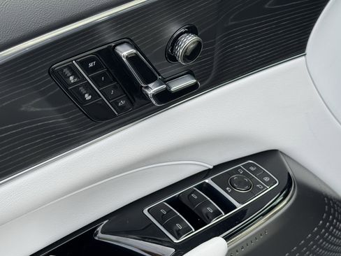 Used 2024 Cadillac Lyriq Luxury image 14