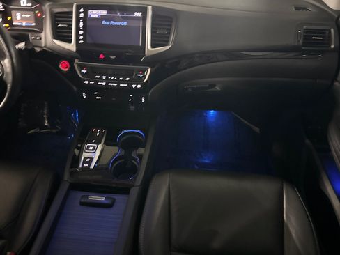 Used 2018 Honda Pilot Touring image 32